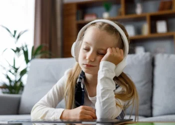 Частые видеоконференции мешают работе и вызывают нервное истощение