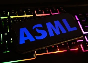 ASML поставила Intel первую партию литографических машин для американского завода