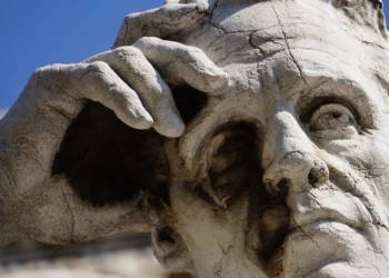 К чему ведут диалоги с Deux ex AI, куда пропали сотрудники call-центров, и что внутри «российского» смартфона