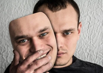 Как вернуть ИИ в реальный мир и заставить говорить правду?