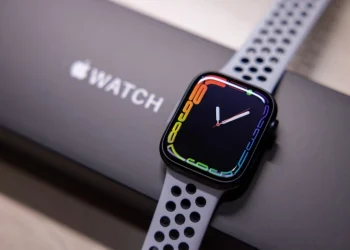 Обзор IT-Weekly: Apple вынуждена приостановить продажи Apple Watch, под санкции попали ИТ-компании и телеком-операторы, Wildberries выходит на китайский рынок