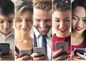 Обзор IT-Weekly: в РФ рекордные продажи смартфонов; РКН выписал первый штраф за нарушение маркировки рекламы; продление моратория на проверки бизнеса