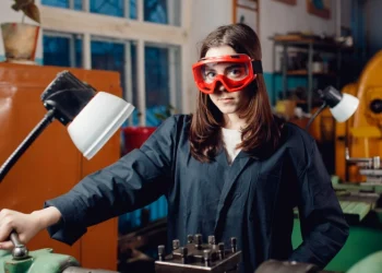 Профессии будущего: и токарь, и слесарь, и промпт-инженер…