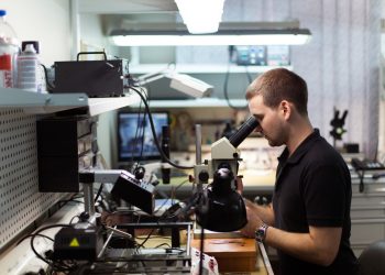 Как выбрать сервисный центр: советы по ремонту техники