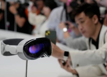 Apple начнет продажу гарнитуры Vision Pro в феврале