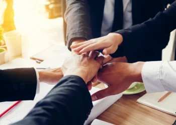 Сэм Альтман, Сэм Бэнкман-Фрид и проблема эффективного альтруизма