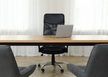 Курьеры под колпаком, планов громадье у OpenAI, и вакантные должности в Минцифры