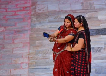 Рынок смартфонов в Индии вырос в 2023 году на 1%