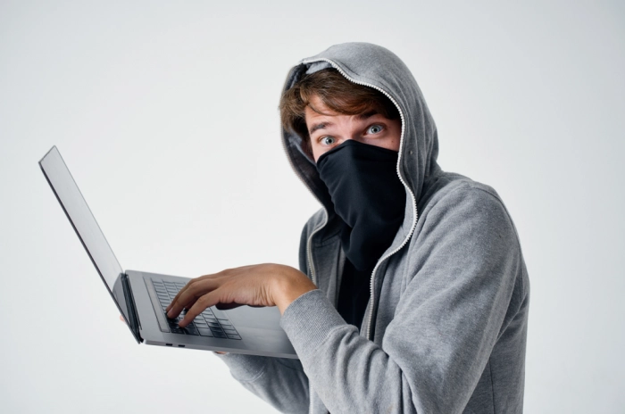 Как перевоспитывают хакеров, когда появятся новые луддиты, и чем платить вместо смартфона