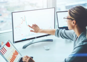 Мировой рынок мониторов в 4Q2023 подрос на 3,8%, в целом за год рынок просел на 8,6%