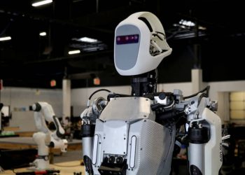 Роботов приняли на работу