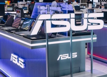 Лидером по продажам ноутбуков в России стал ASUS, потеснив MSI