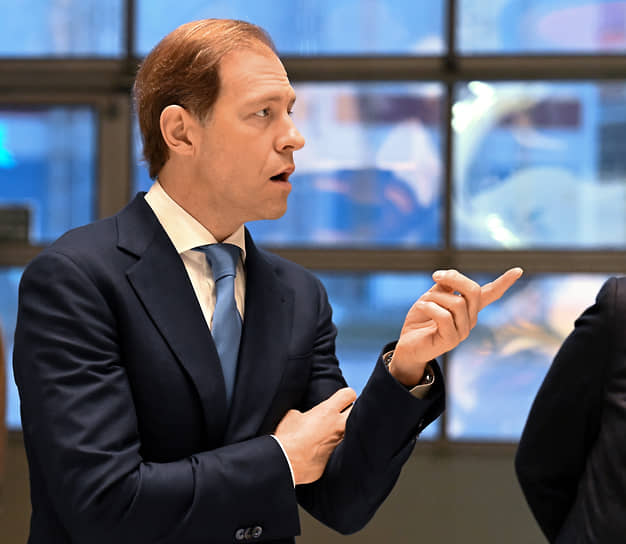 Мантуров: до конца года Россия запустит в космос более 100 спутников