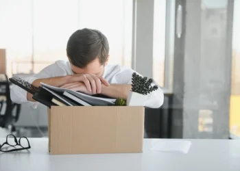 «Ситилинк» сокращает сотрудников