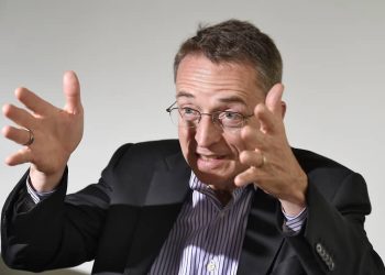 Глава Intel выступил против чрезмерных ограничений на поставки чипов в Китай