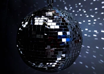 Ипотека для обеспеченных, «music party-democracy» от Госдепа, и сплошные Fplus в Подмосковье