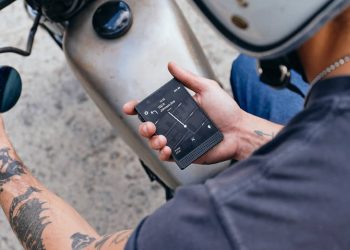 «Софтверный минимализм распространяется и на внешность устройства»