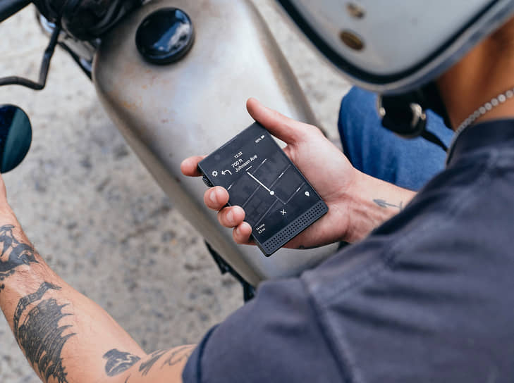 «Софтверный минимализм распространяется и на внешность устройства»