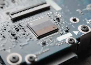 Почему у США не получается изолировать Россию в сфере микроэлектроники