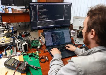 ИИ пишет, а айтишник сдает