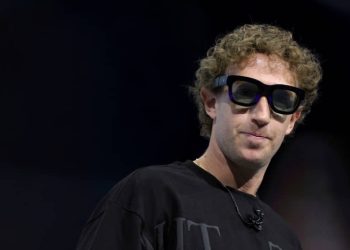 Марк Цукерберг поправит очки