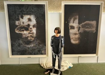 Картину кисти человекоподобного робота продадут на аукционе Sotheby`s