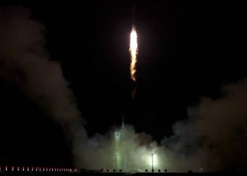 Космический корабль «Шэньчжоу-19» состыковался с орбитальной станцией Китая