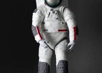 Prada и Axiom Space презентовали скафандр для полетов на Луну