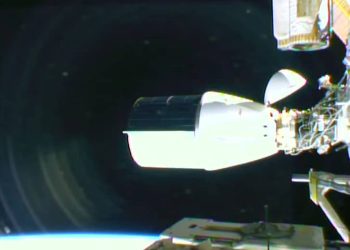 Корабль SpaceX впервые скорректировал орбиту МКС