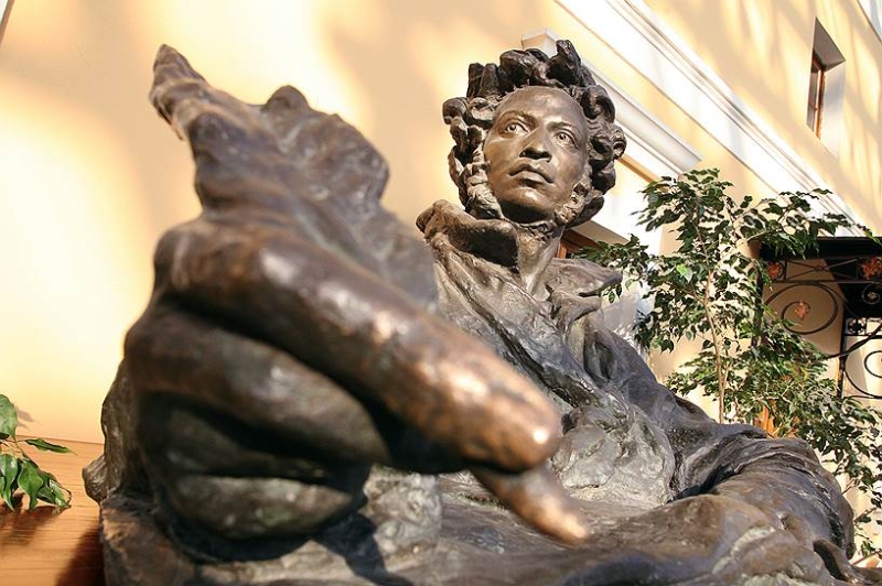 Черновики Александра Пушкина расшифровали с помощью ИИ