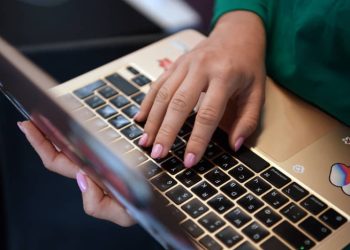 Firefox получил поддержку ChatGPT и научился переводить сайты на русский язык