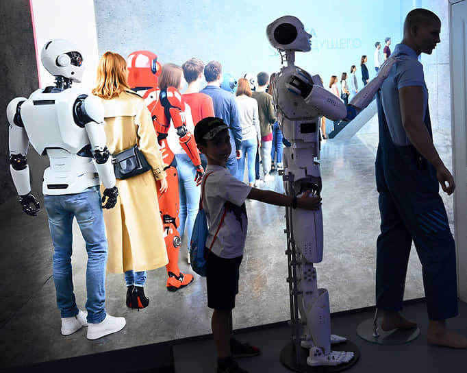 Роботов настраивают на быт