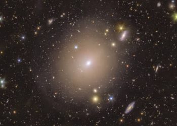 Телескоп «Евклид» нашел идеальное кольцо Эйнштейна