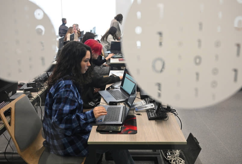 «Бизнес обеспечили конструктором чат-ботов и мини-приложений»