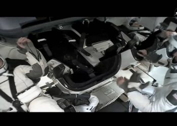 Космонавты NASA вылетели на Землю после 9 месяцев заточения на МКС