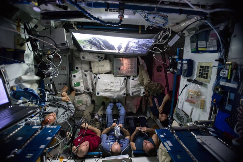 Космонавты NASA вылетели на Землю после 9 месяцев заточения на МКС