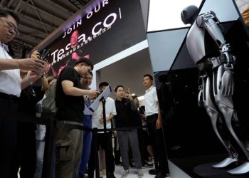 Маск анонсировал полет человекоподобного робота Optimus на Марс в 2026 году