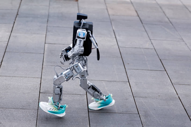 В Китае роботы приняли участие в полумарафоне