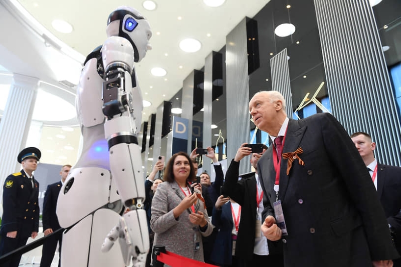 Бастрыкин: ИИ помог раскрыть убийства Татарского и Дугиной