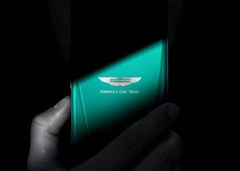 «Дизайн устройства ожидаемо будет подчинен гоночному стилю»