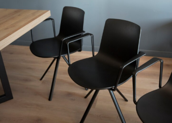 Дерево, металл или пластик: какие материалы лучше для офисной мебели