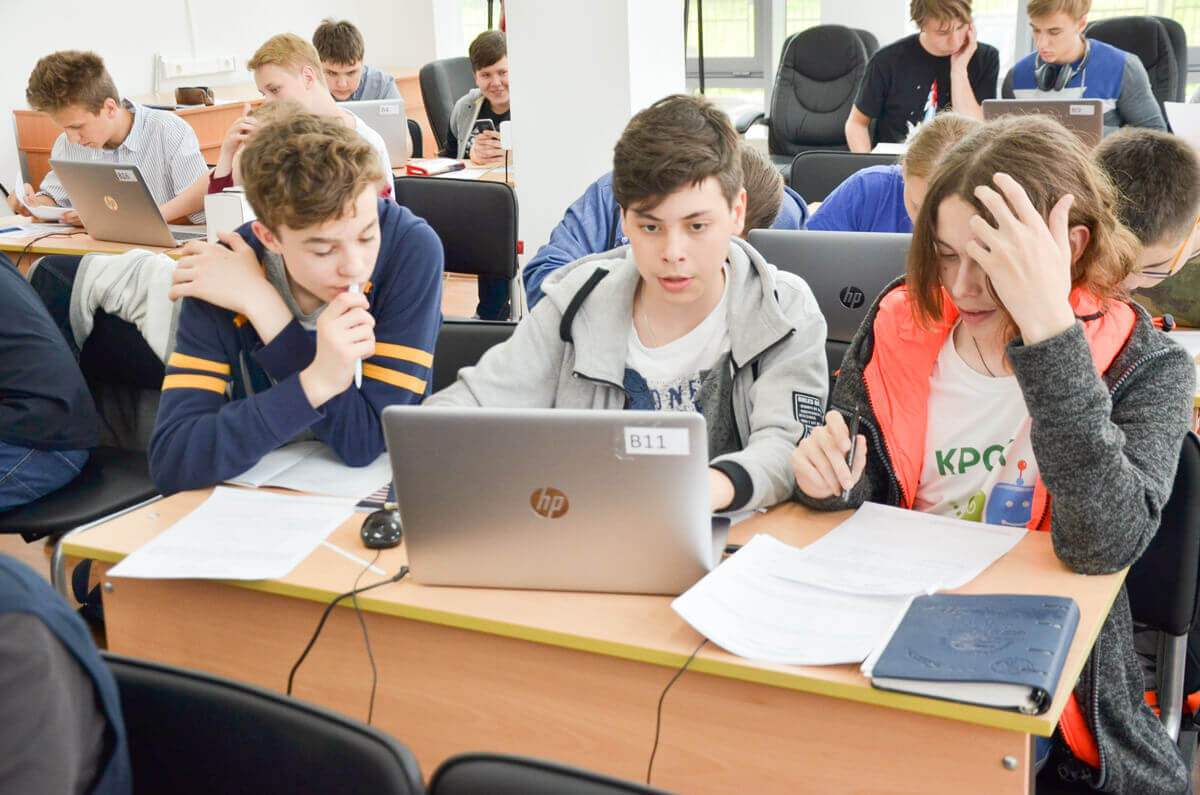 Почему школьникам стоит выбирать курсы программирования