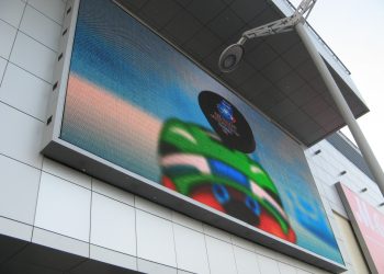 Использование уличных экранов