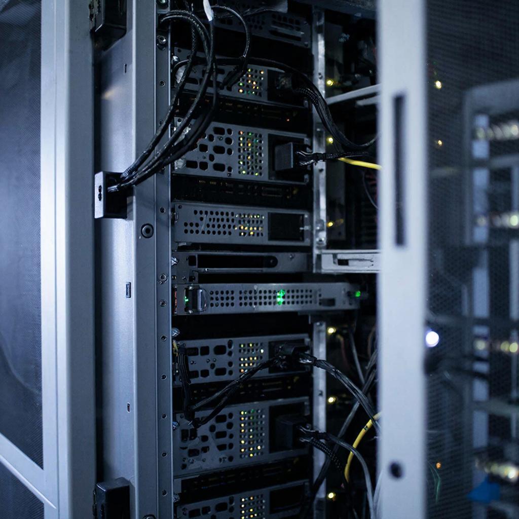 Почему бизнесу нужен нормальный VPS, а не дешевый сервер за 5 долларов